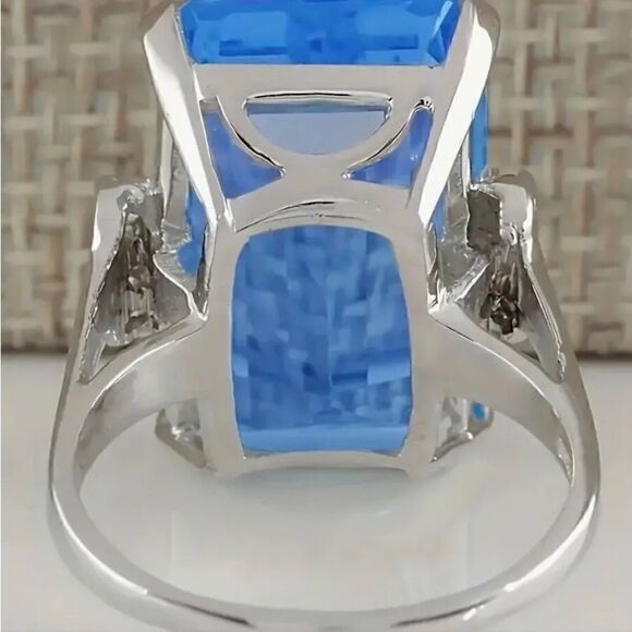 💙 NEW stunning blue zirconia rectangle ring 💙 - Picture 4 of 5